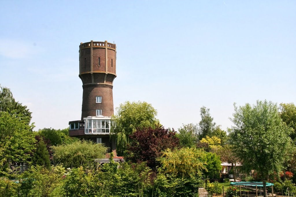 Romantisch Overnachten In Het Verbouwde Waterbassin Van Een Watertoren ...