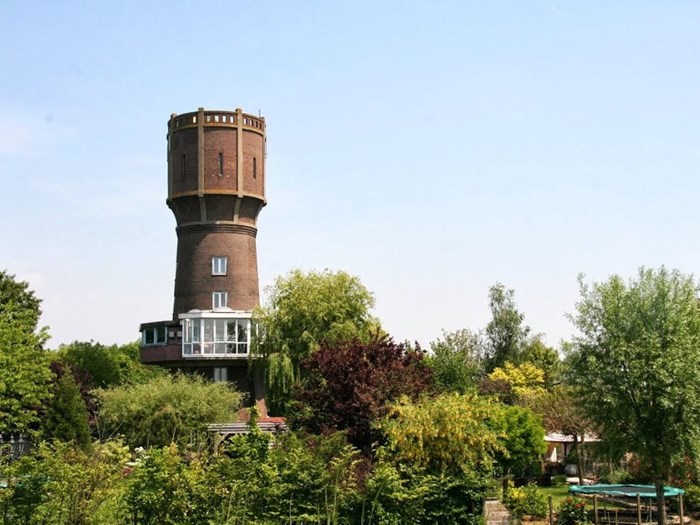 Romantisch overnachten in het verbouwde waterbassin van een Watertoren op 27 meter hoogte + dakterras Romantisch overnachten in het verbouwde waterbassin van een Watertoren op 27 meter hoogte + dakterras