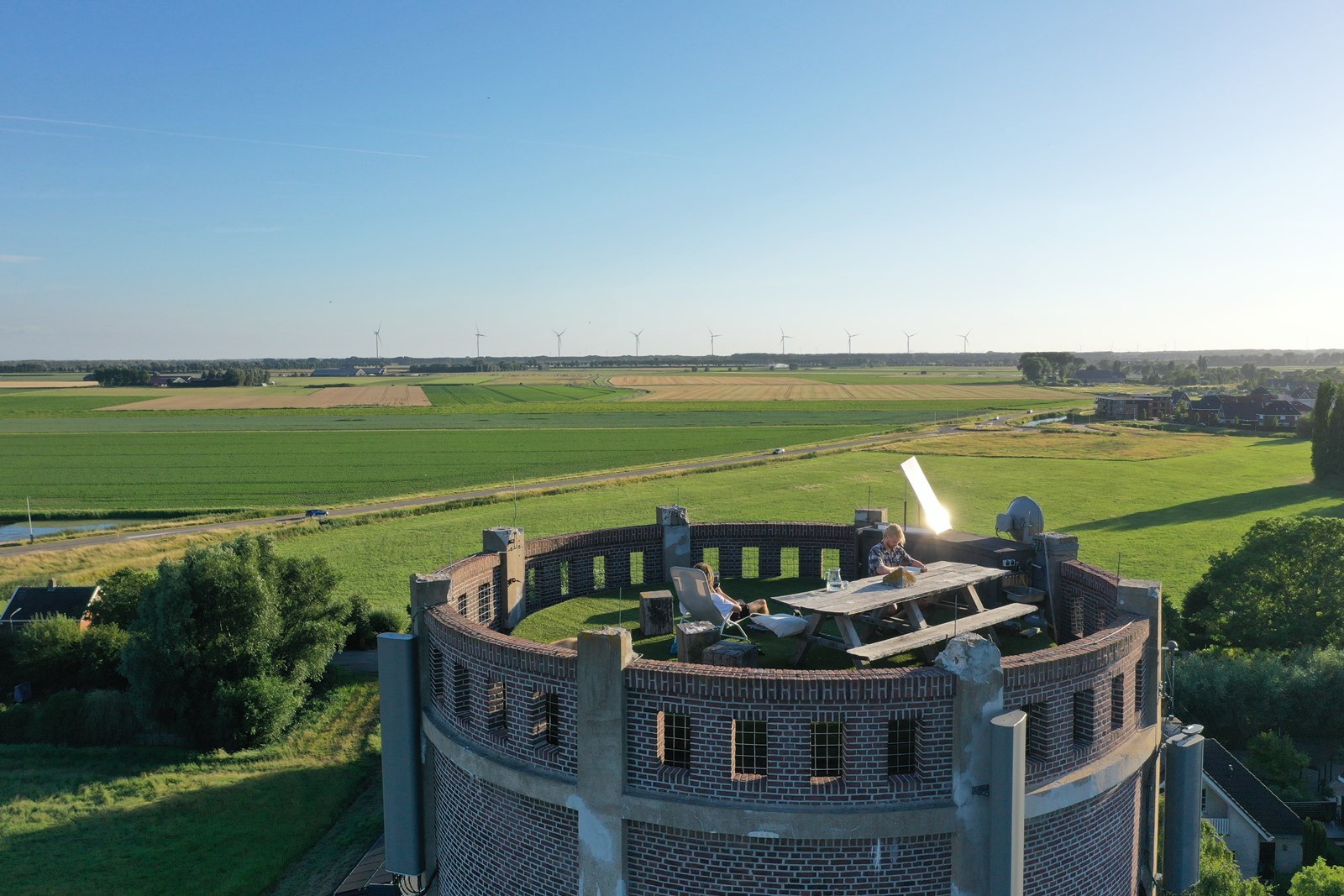 Romantisch Overnachten In Het Verbouwde Waterbassin Van Een Watertoren ...