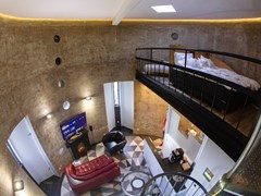 Romantisch overnachten in het verbouwde waterbassin van een Watertoren op 27 meter hoogte + dakterras Romantisch overnachten in het verbouwde waterbassin van een Watertoren op 27 meter hoogte + dakterras