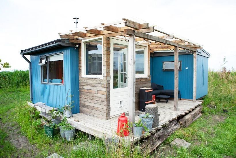 Bijzonder blauw eco-huisje