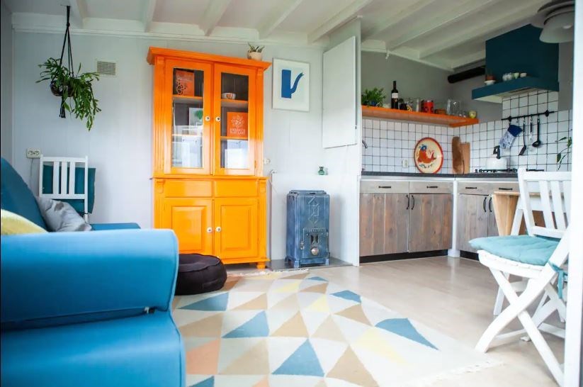 Bijzonder blauw eco-huisje