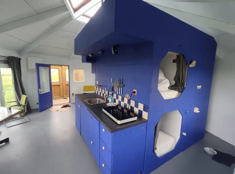 Staren naar de sterren door een glazen koepel