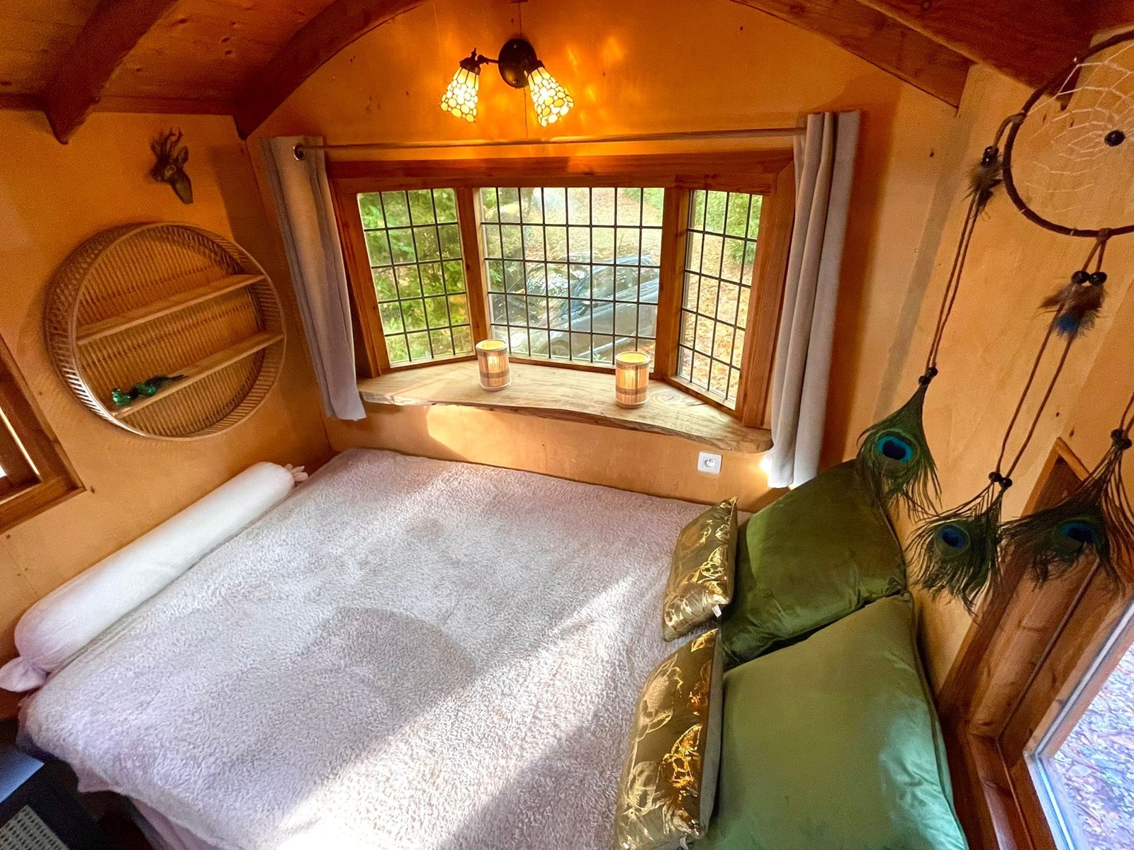 Slapen in een sfeervolle en ruime Pipowagen in Belgisch Limburg