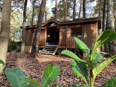 Slapen in een sfeervolle en ruime Pipowagen in Belgisch Limburg Slapen in een sfeervolle en ruime Pipowagen in Belgisch Limburg