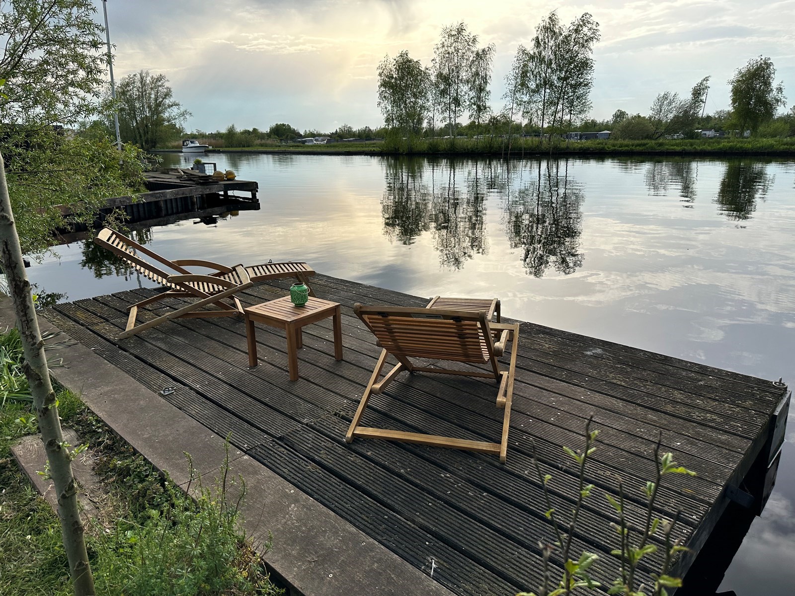 Je eigen Eiland Glamping met hottub en boot in de Vinkeveense Plassen