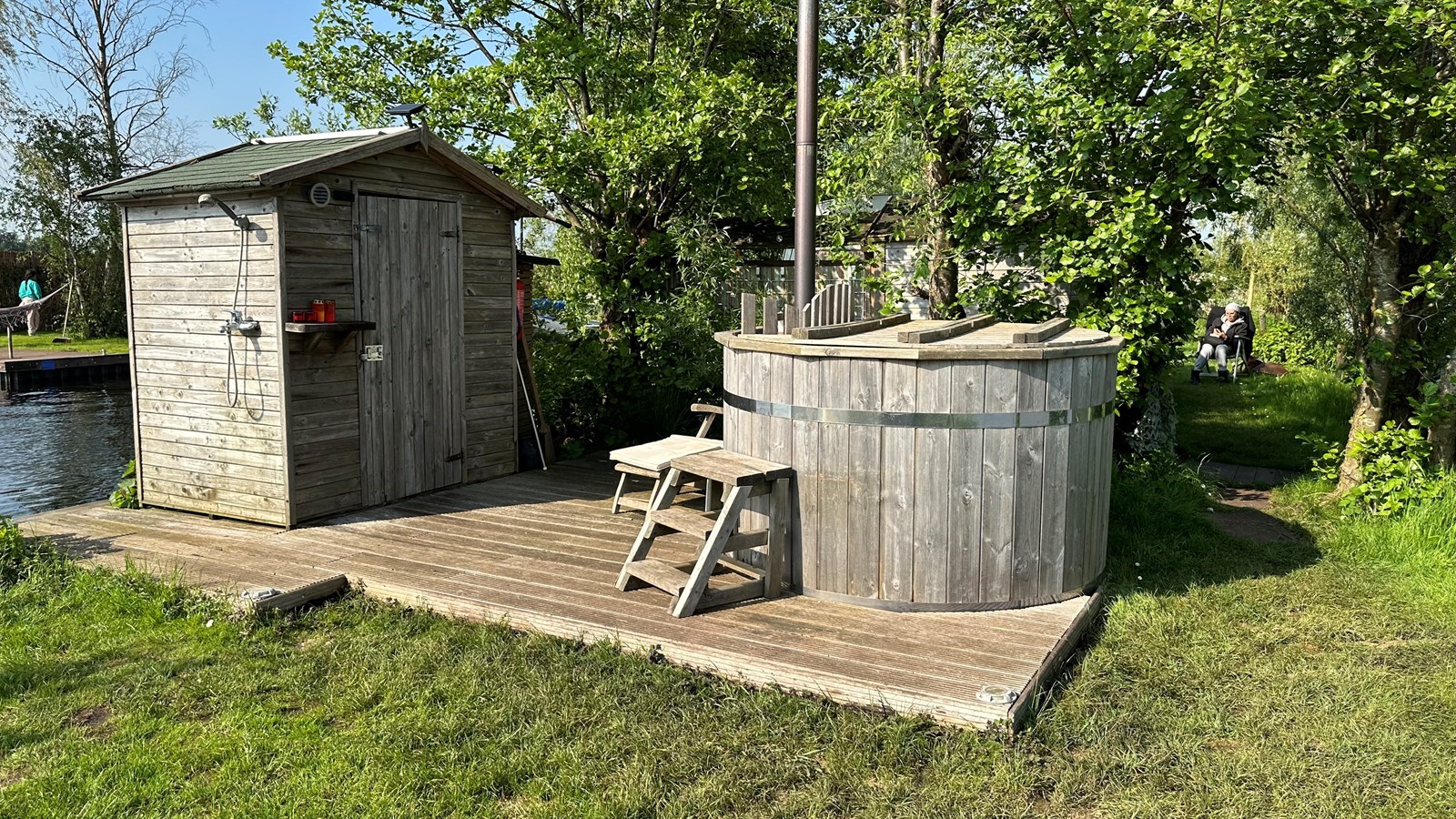 Je eigen Eiland Glamping met hottub en boot in de Vinkeveense Plassen