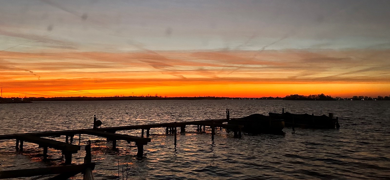Woonark met prachtig uitzicht over de Loosdrechtse plassen