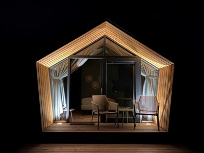 Diamantvorm Tiny House op één van de mooiste plekken van Goeree Overflakee Diamantvorm Tiny House op één van de mooiste plekken van Goeree Overflakee