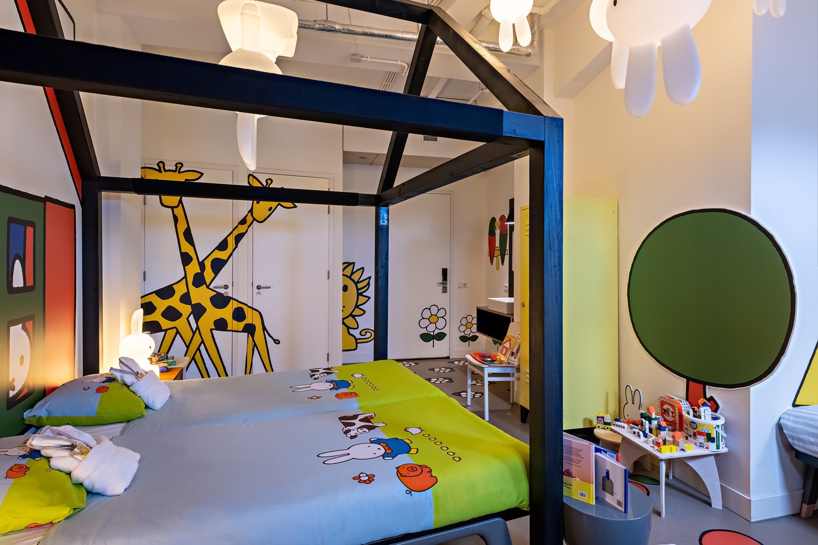 Slapen bij Nijntje en de dieren