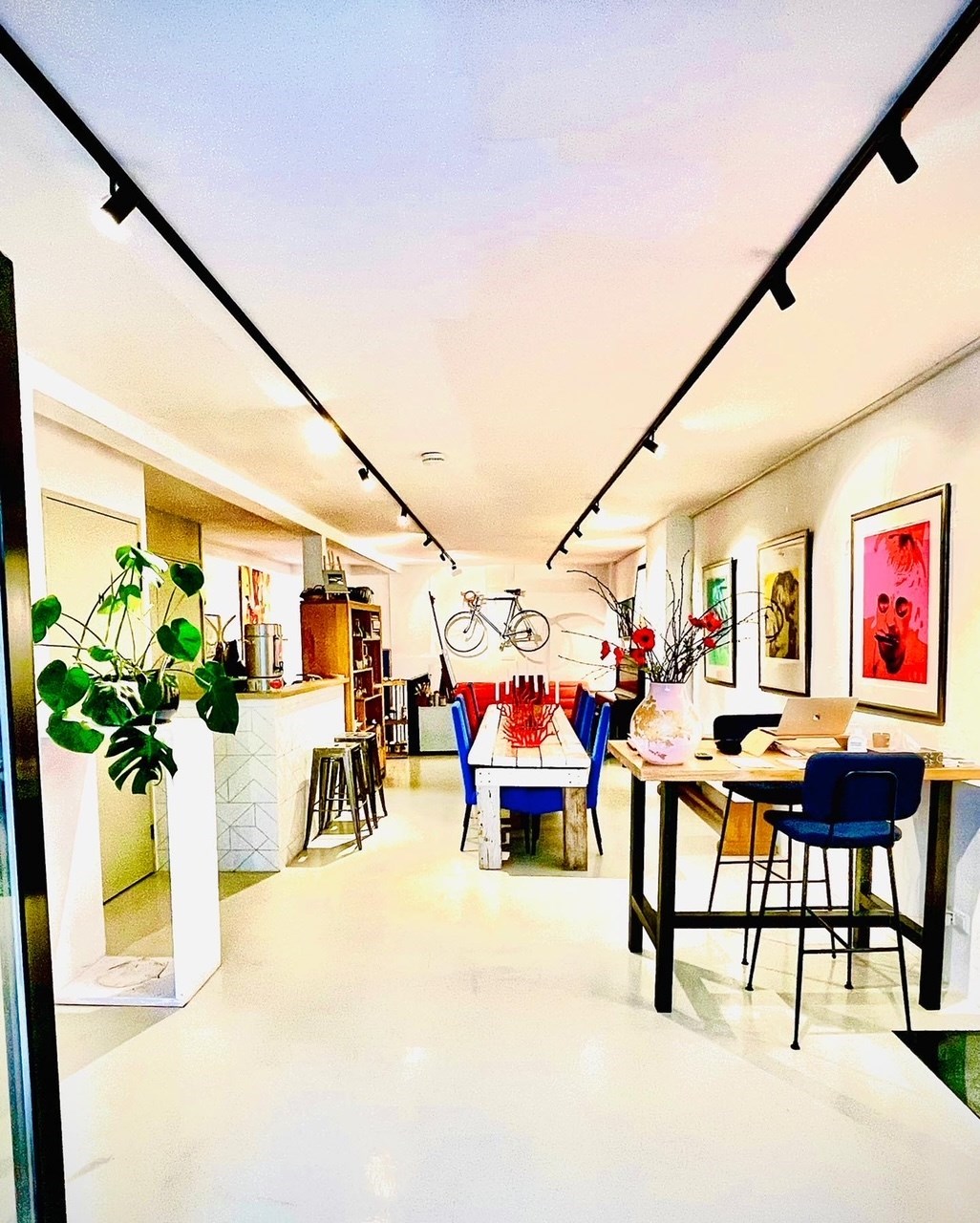 Groepsaccommodatie tussen de kleurrijke kunstwerken in hartje binnenstad Deventer - for Friends & Families