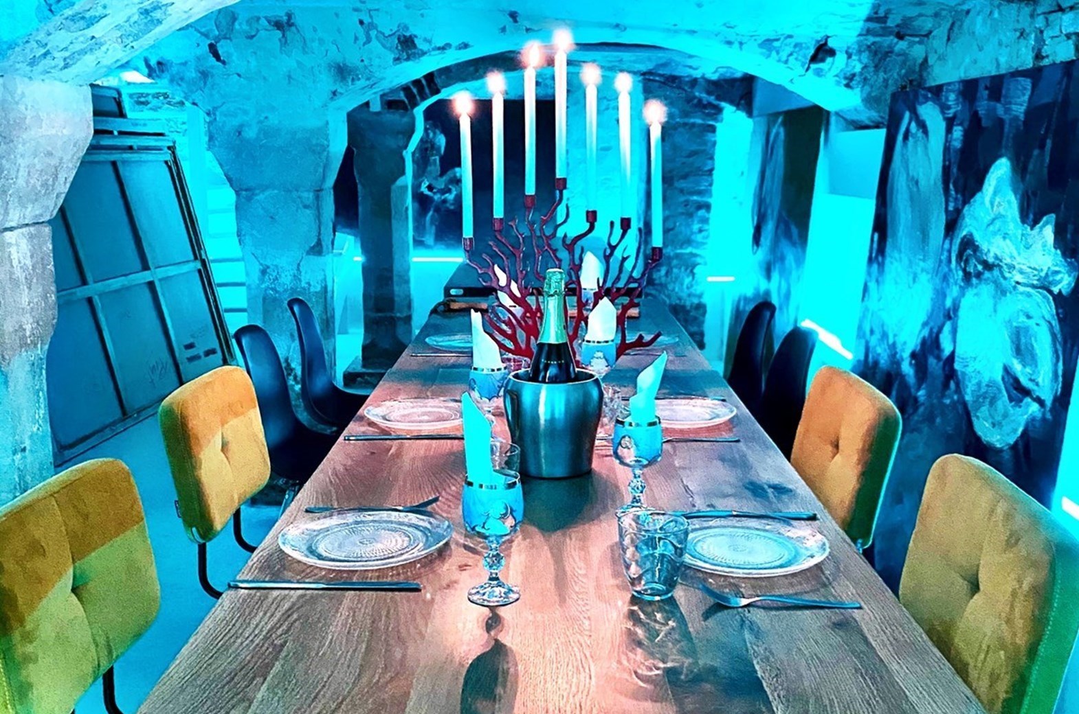 Groepsaccommodatie tussen de kleurrijke kunstwerken in hartje binnenstad Deventer - for Friends & Families