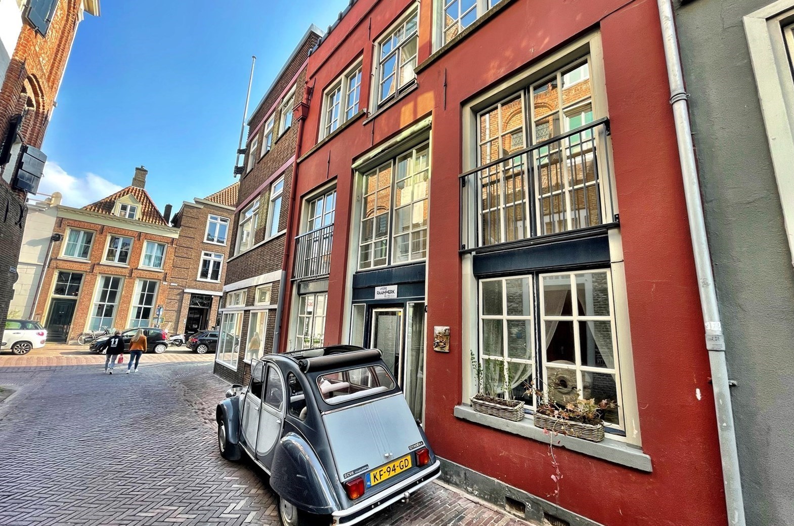 Groepsaccommodatie tussen de kleurrijke kunstwerken in hartje binnenstad Deventer - for Friends & Families