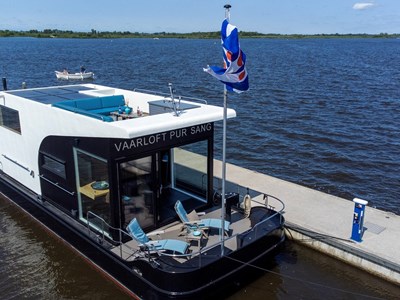Romantische VaarLoft aan het Sneekermeer Romantische VaarLoft aan het Sneekermeer