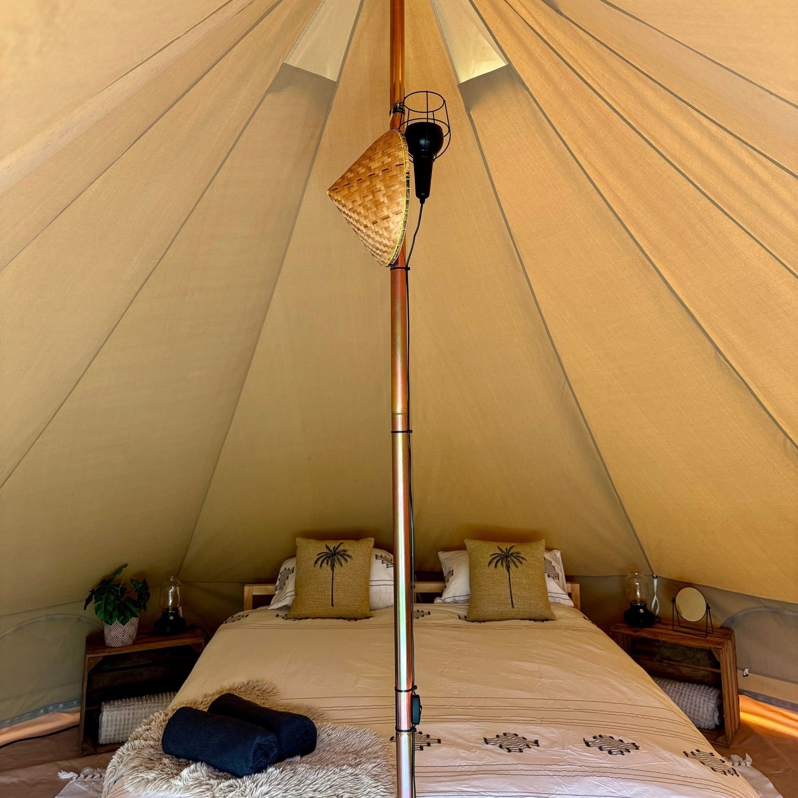 Balinese Bell Tent met uitzicht op alpaca’s