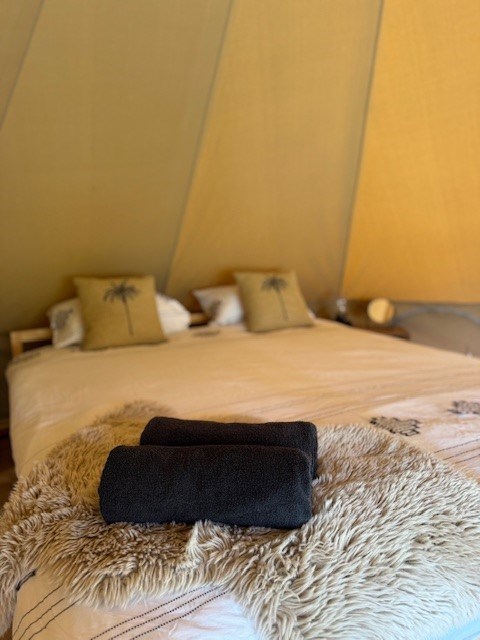 Balinese Bell Tent met uitzicht op alpaca’s