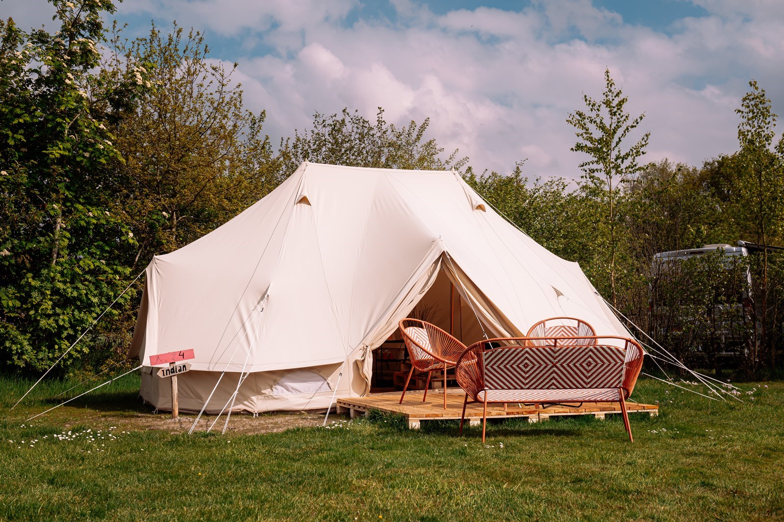 Logeer in een Bell Tent met uitzicht op alpaca's