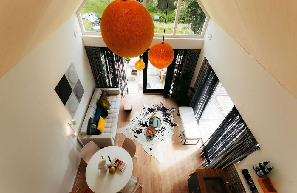 Tiny House tussen de schapen aan de voet van de dijk