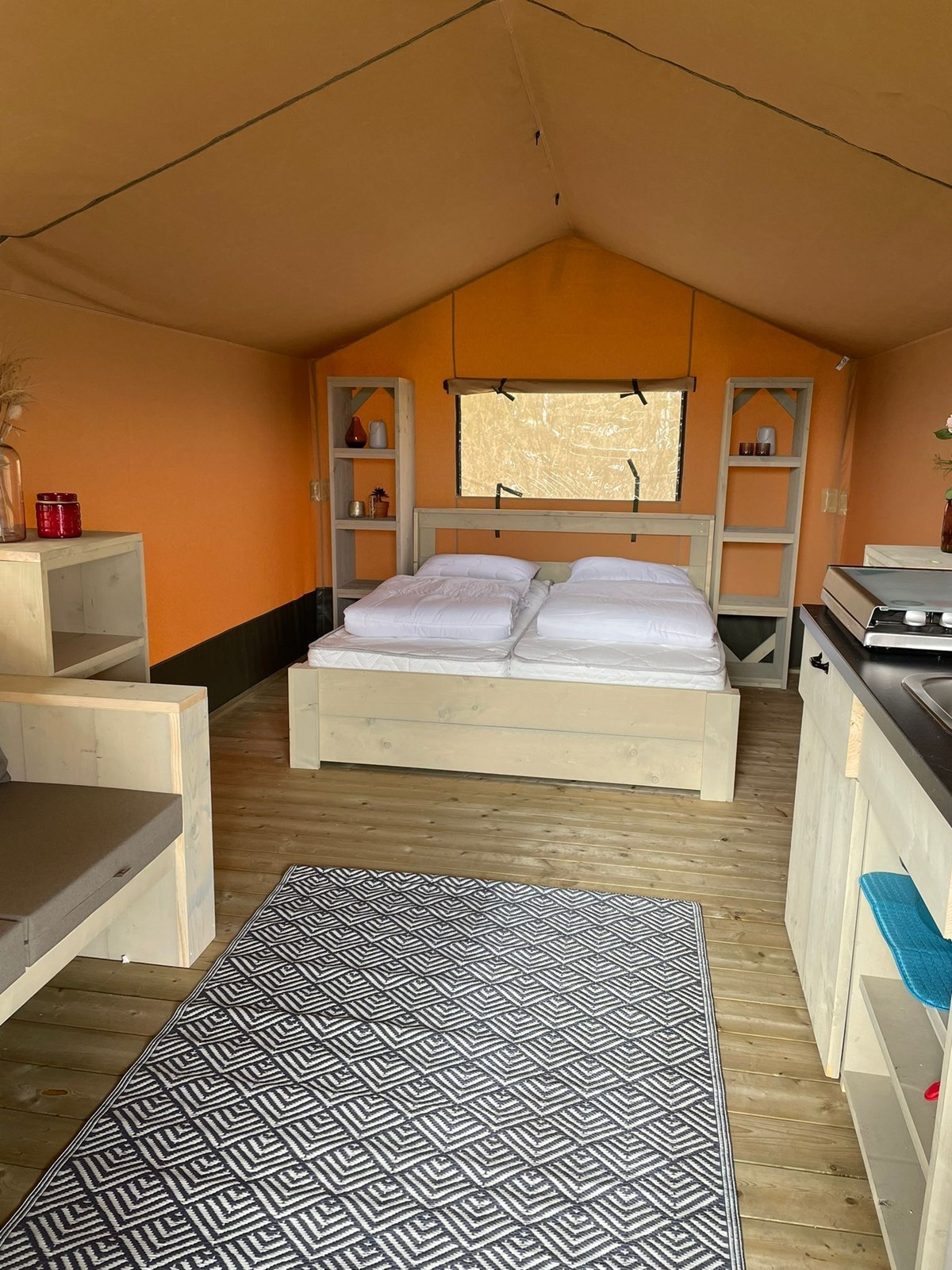 Safaritent tussen de bollenvelden en op 10 minuten van het strand