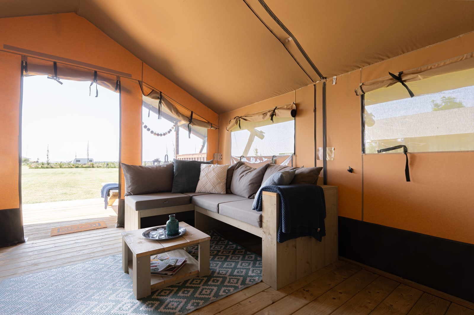 Safaritent tegen de duinen en op 10 minuten van het strand