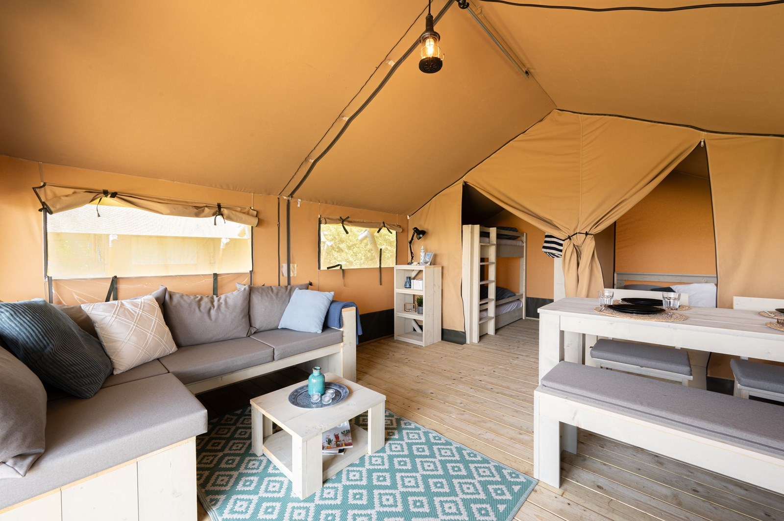 Safaritent tegen de duinen en op 10 minuten van het strand