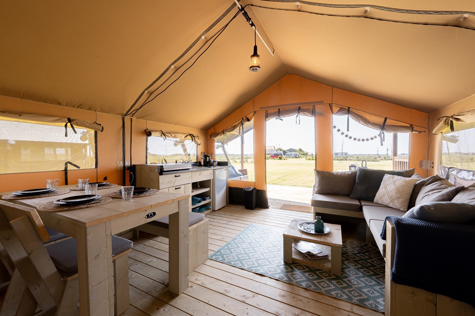 Safaritent tegen de duinen en op 10 minuten van het strand