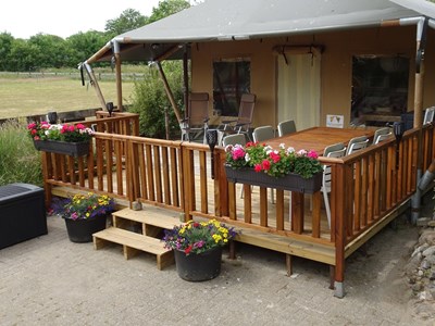 Glamping in een luxe safaritent op het verborgen Waddeneiland Wieringen Glamping in een luxe safaritent op het verborgen Waddeneiland Wieringen