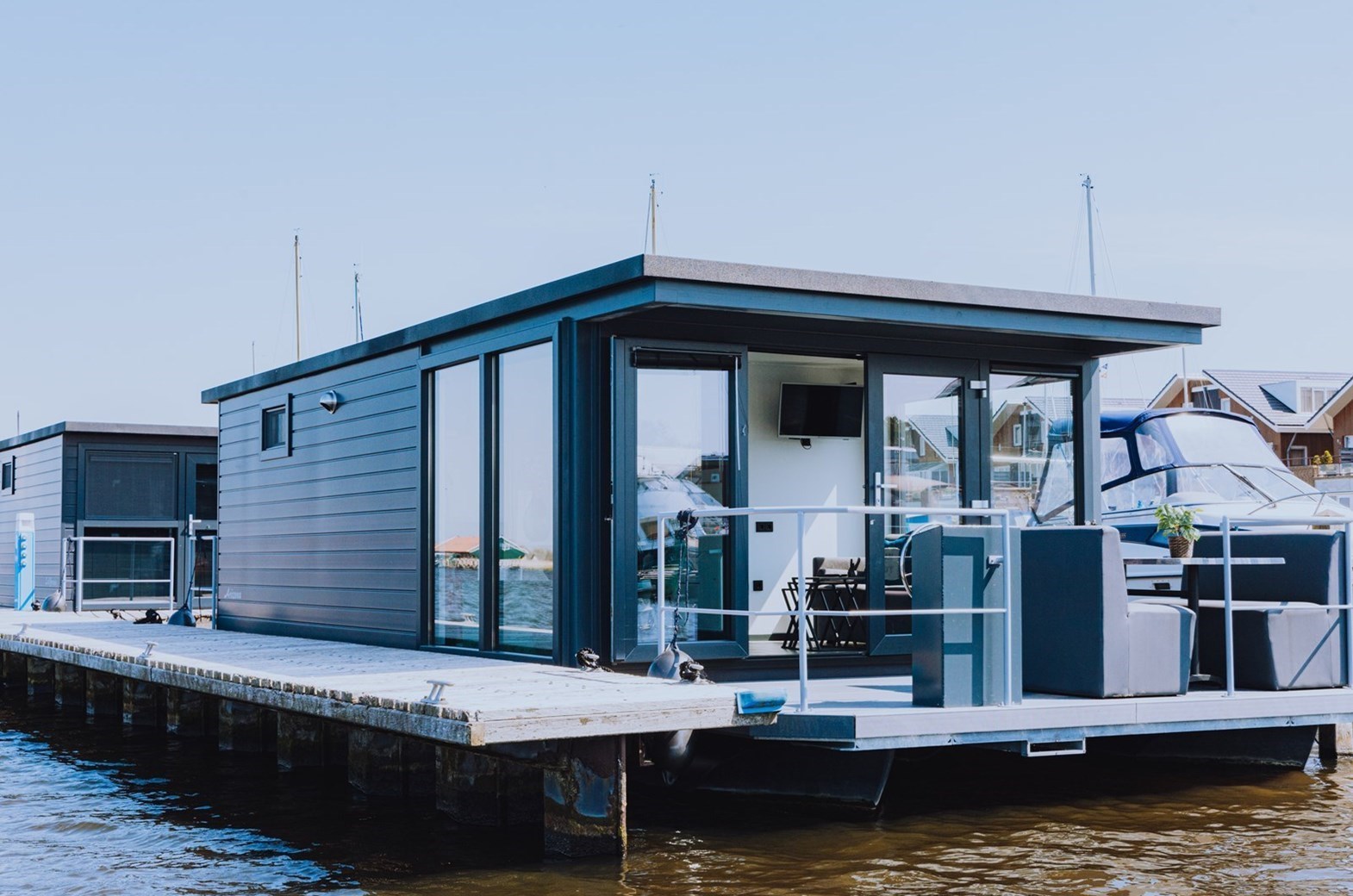 Luxe Havenlodge op het Uitgeestermeer