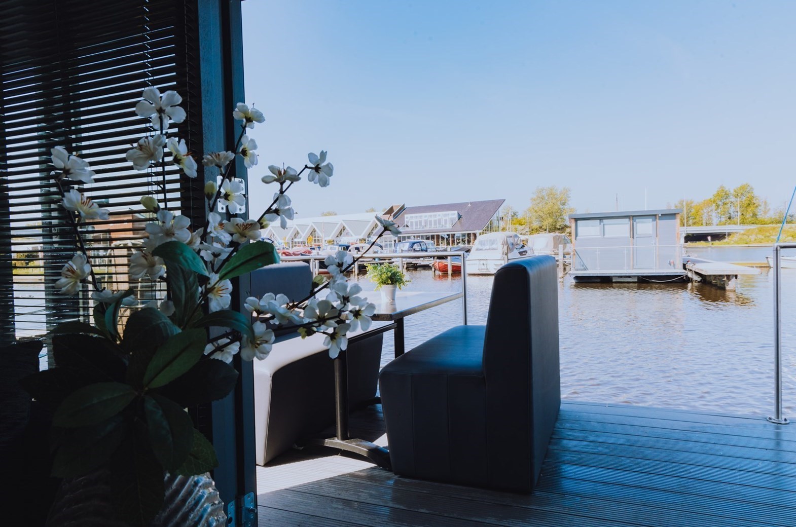 Overnachten op het water in een luxe Havenlodge