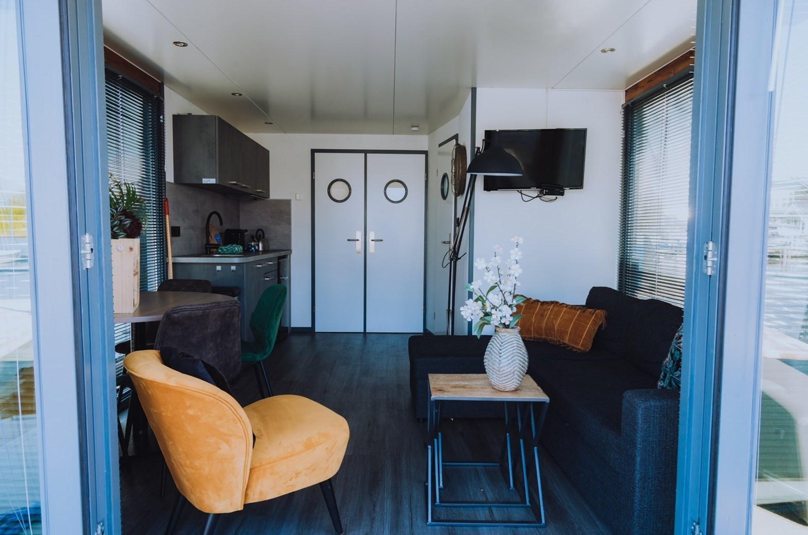 Overnachten op het water in een luxe Havenlodge