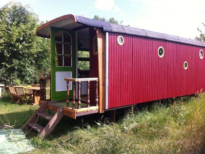 Pipowagen op een ruime plek in de natuur Pipowagen op een ruime plek in de natuur