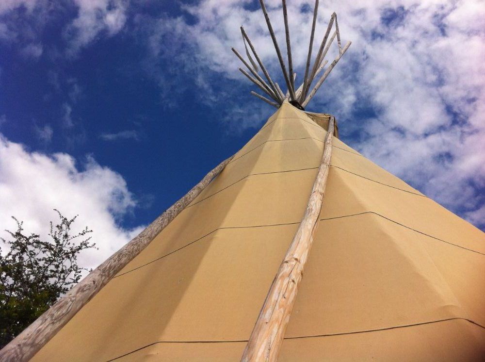 Kamperen in een Tipi in de natuur