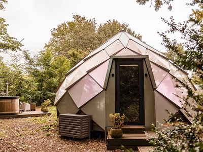 Unieke design dome met privé hottub en sterrenraam Unieke design dome met privé hottub en sterrenraam