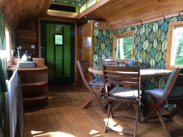 Overnachten in een originele grote pipowagen uit de jaren 30