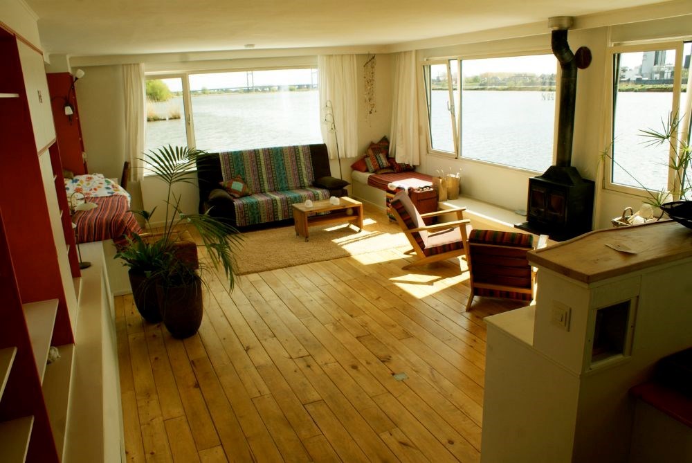 Woonark in de uiterwaarden van de IJssel