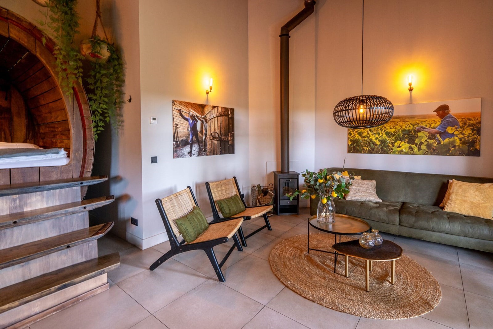 Luxe Wijnlodge met wijnvat bed