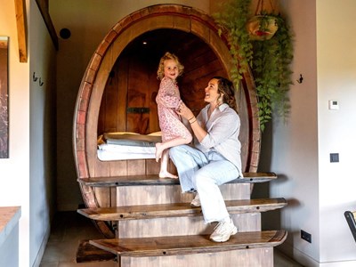 Luxe Wijnlodge met wijnvat bed Luxe Wijnlodge met wijnvat bed