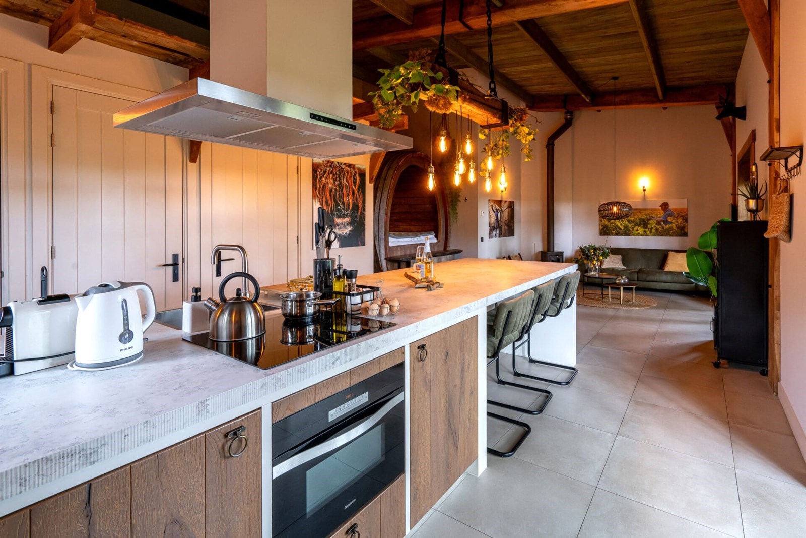 Luxe Wijnlodge met wijnvat bed