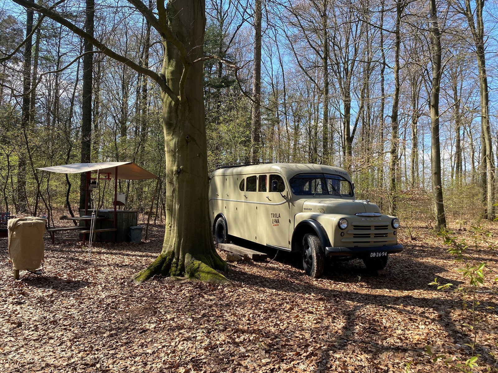 Vintage Brandweerbus met vuurplaats