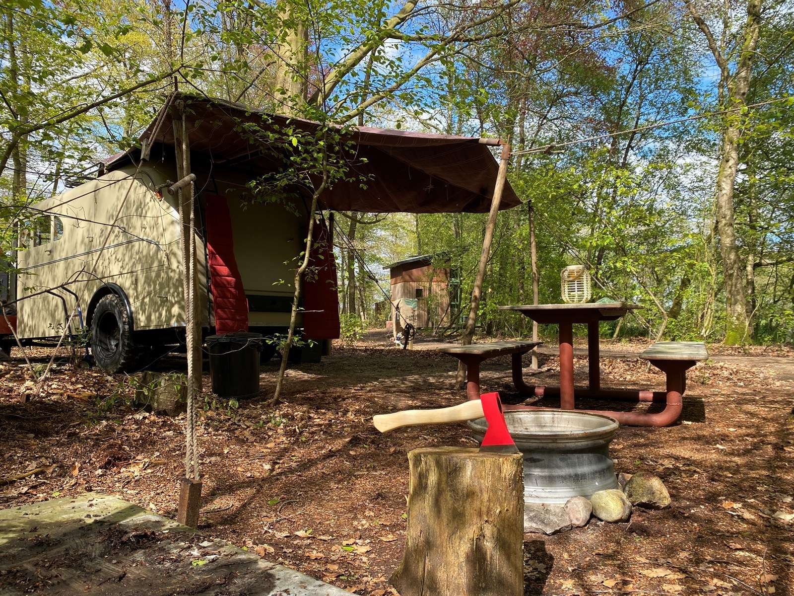 Bijzonder overnachten in een Brandweerbus uit 1952