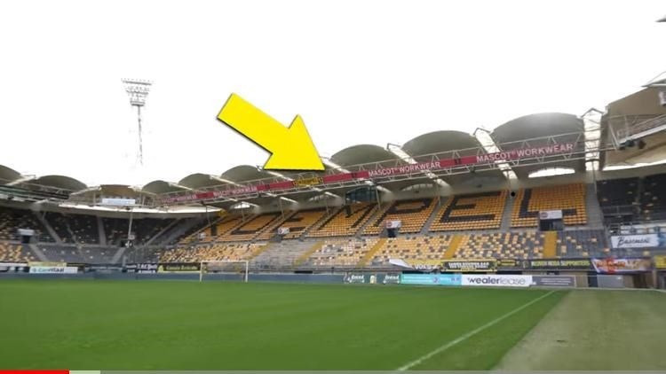 Overnachten met uitzicht op de middenstip in een uniek wellness penthouse in een voetbalstadion