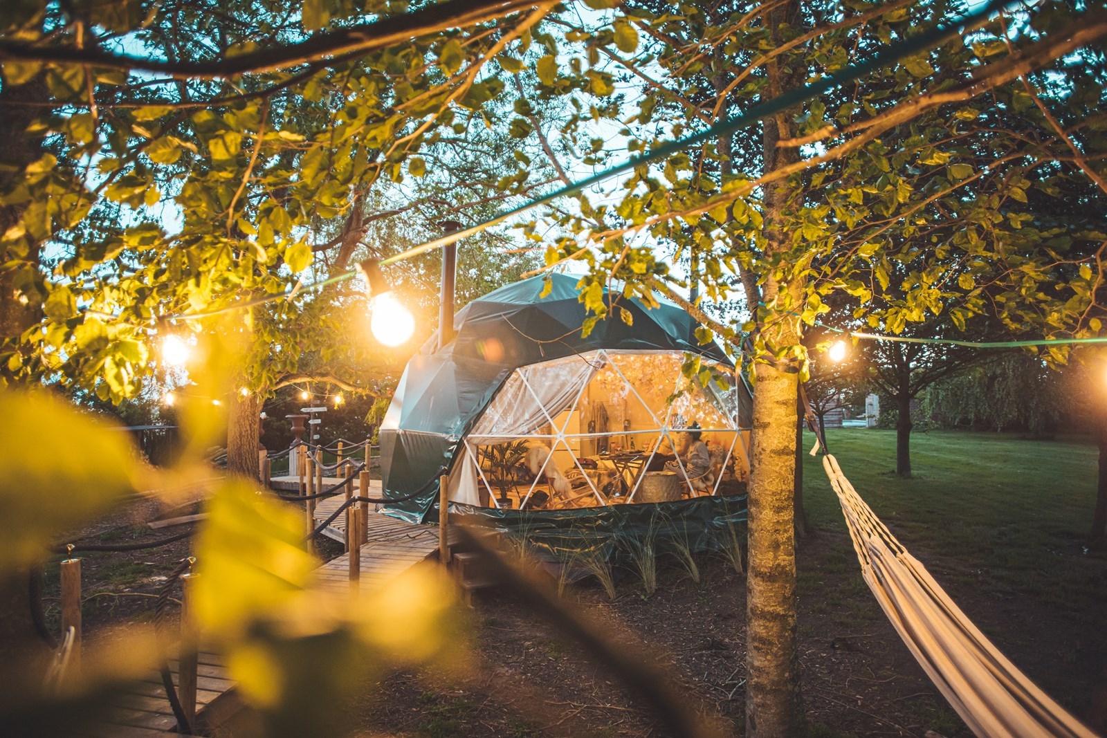 Glamping In Een Sprookjesachtige Dome Met Hottub - OrigineelOvernachten