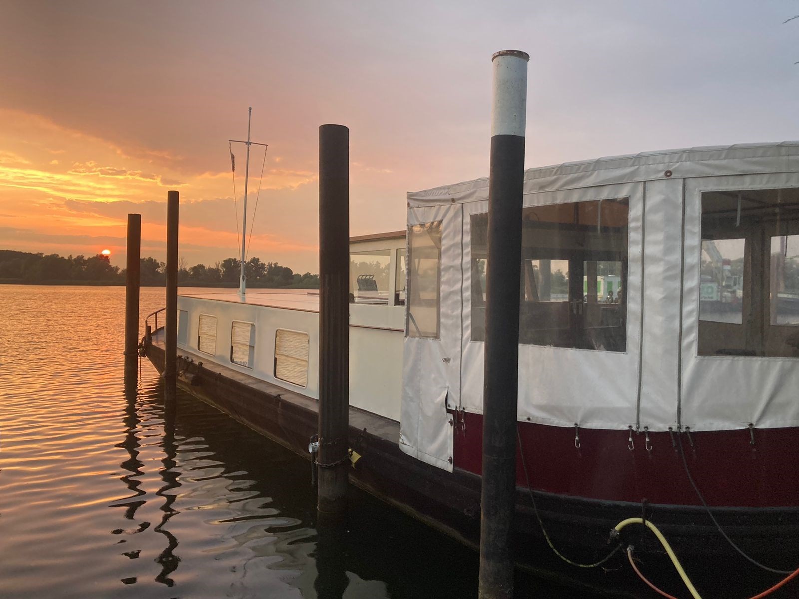 Slapen op het water op een Woonboot uit 1931