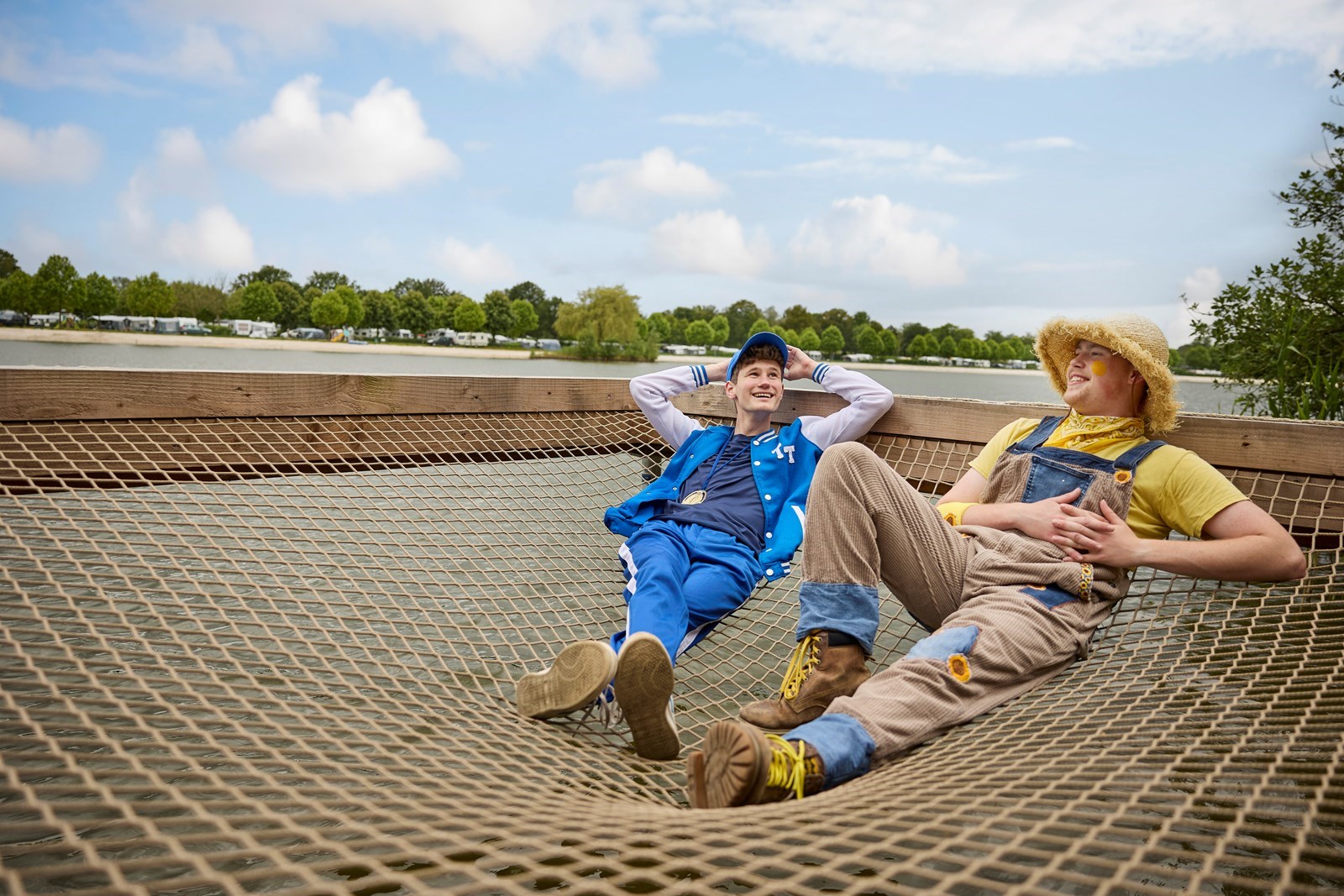 Panoramachalet met uitzicht over het water, een eigen aanlegsteiger en hangnet 