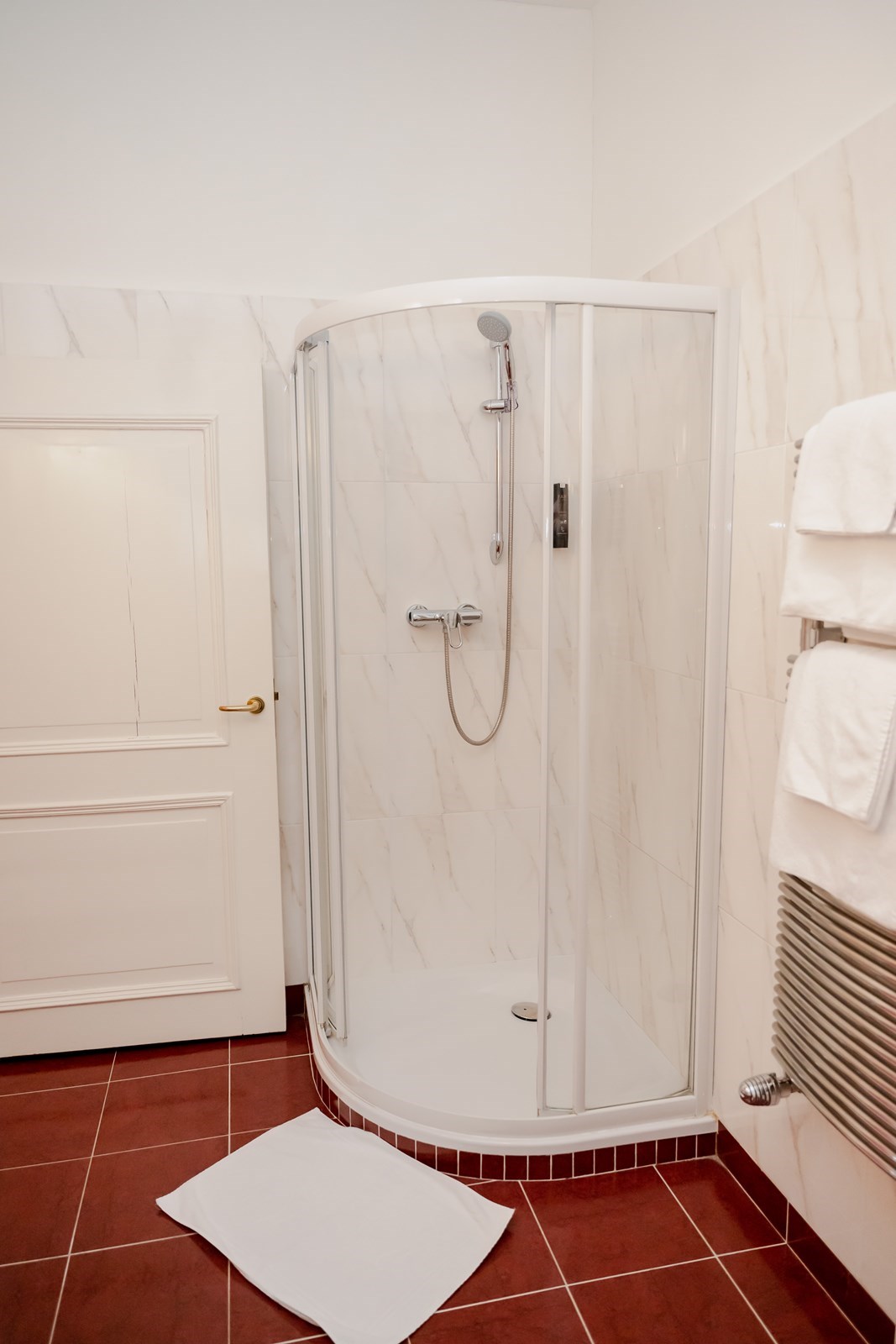 Slapen in een historisch hemelbed in een monumentaal landhuis