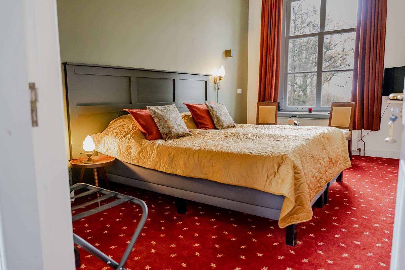 Klassieke kamer op een landgoed in een bosrijke omgeving