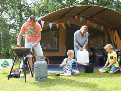 Safaritent ideaal voor gezinnen met jonge kinderen Safaritent ideaal voor gezinnen met jonge kinderen