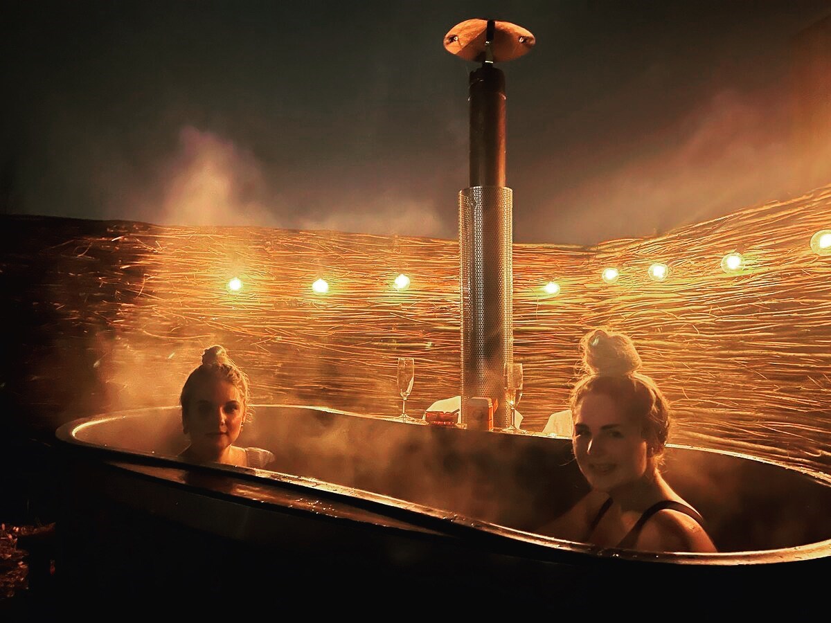 Sprookjesachtige Iglu met duurzaam verwarmde privé sauna en hottub, tandemfiets en airconditioning