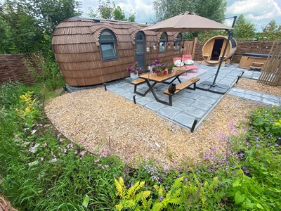 Sprookjesachtige Iglu met duurzaam verwarmde privé sauna en hottub, tandemfiets en airconditioning Sprookjesachtige Iglu met duurzaam verwarmde privé sauna en hottub, tandemfiets en airconditioning