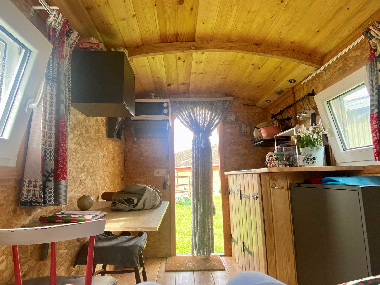 Beleef de boerderij in een gezellig tiny house